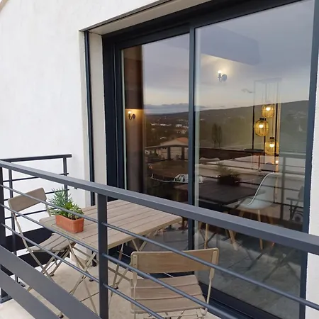 Logis Sous Toit Vu Panoramique Mer *